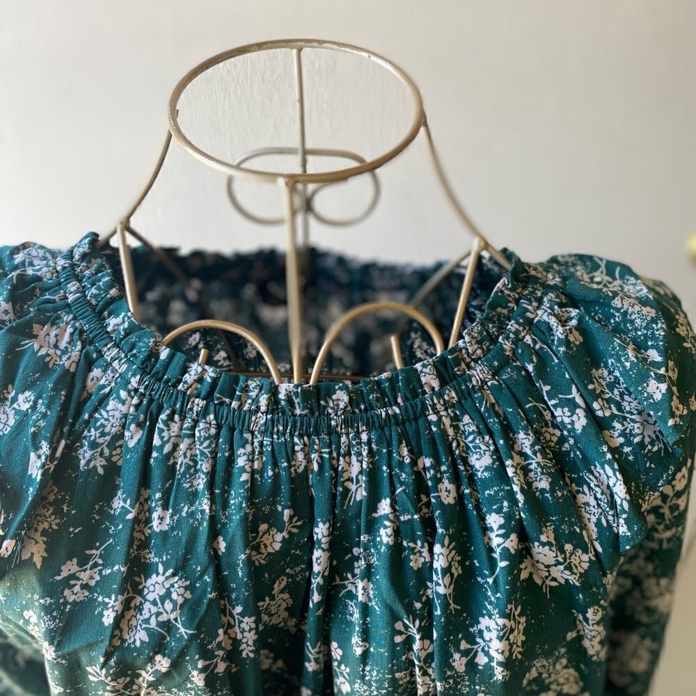 Doe & Rae Green Floral Ruffle Neck Top Size Small - Picture 11 of 11